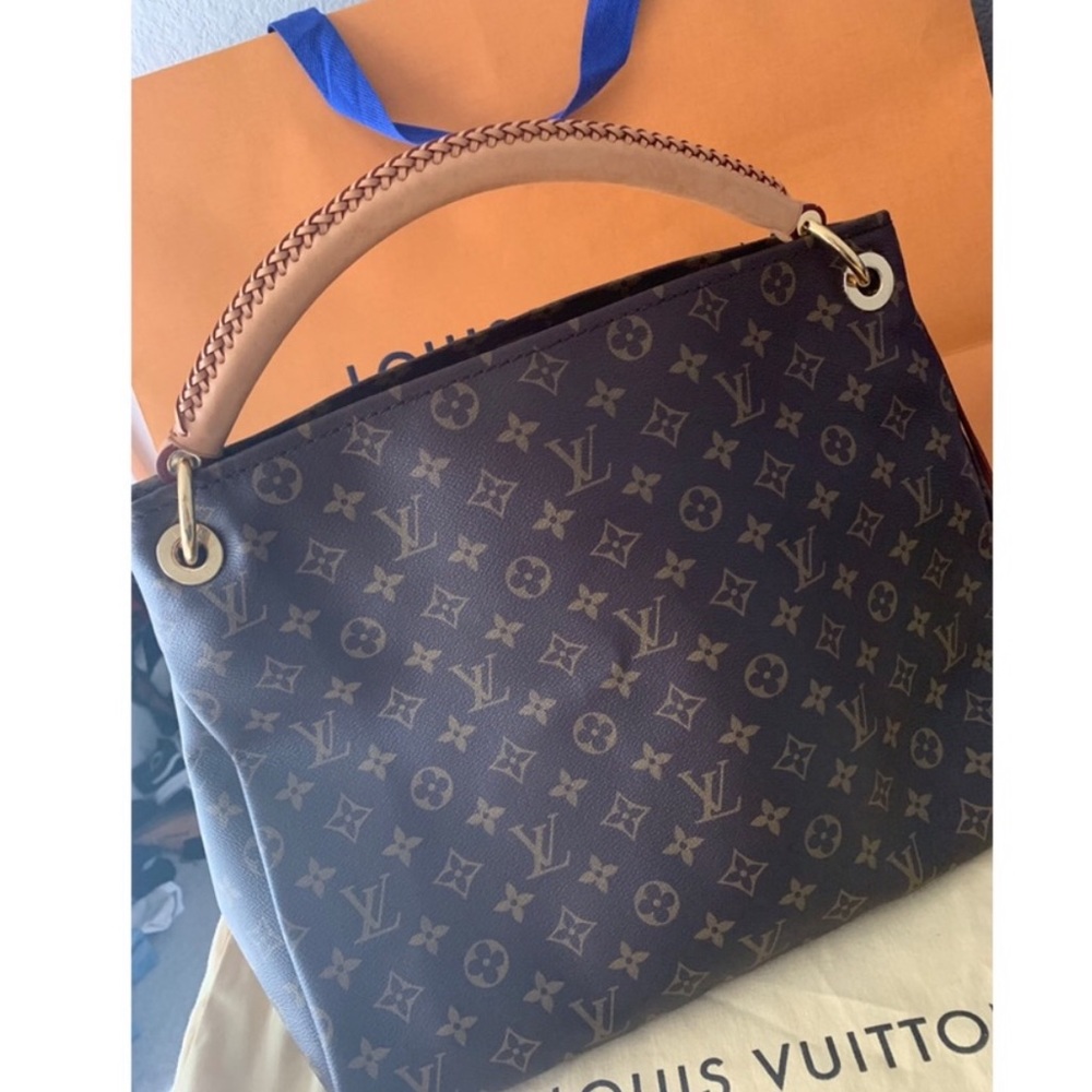 Louis Vuitton Artsy MM